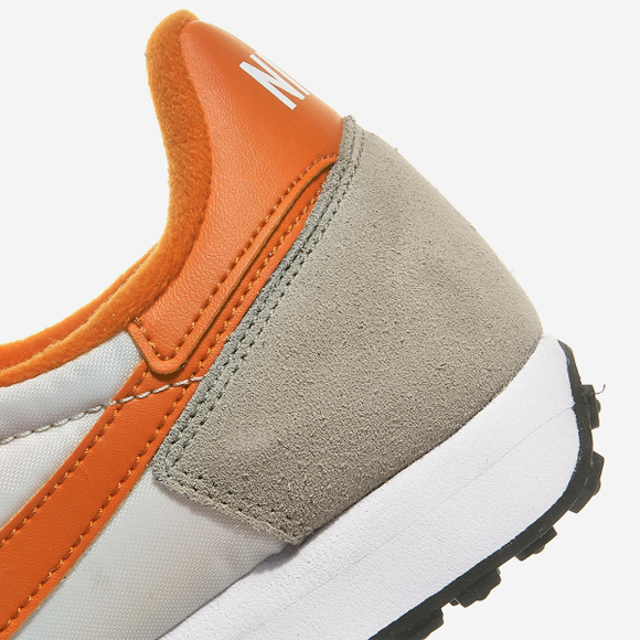 Nike challenger og beige best sale